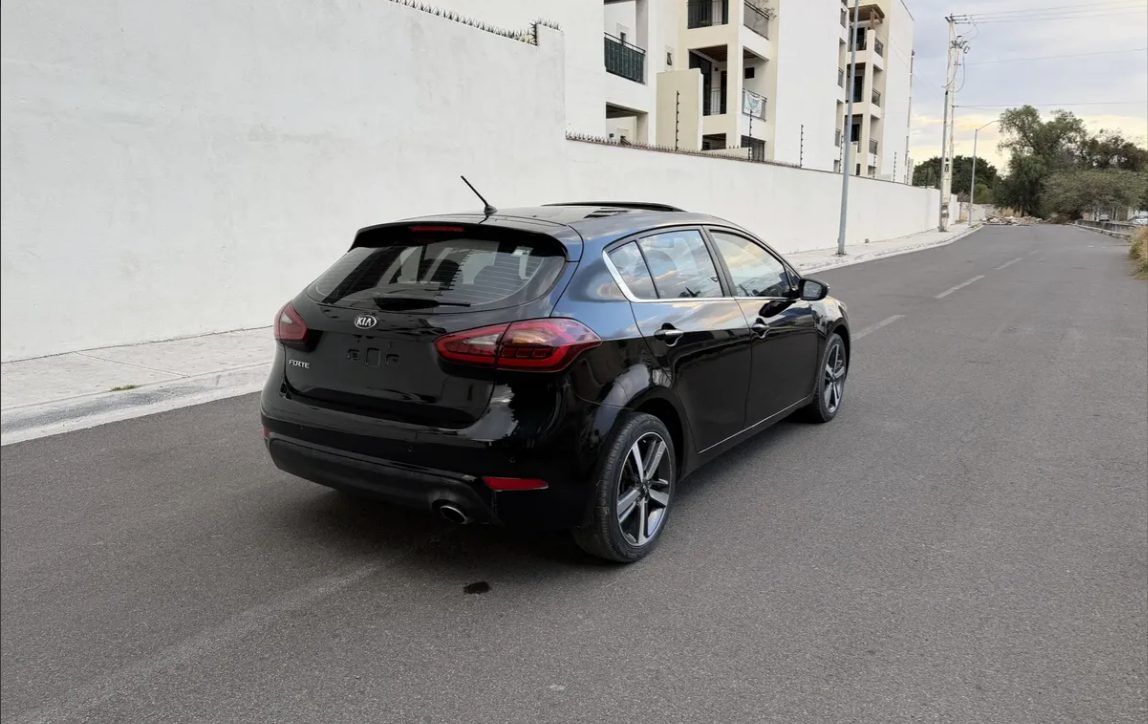Kia Forte 2.0 HB SX MT foto