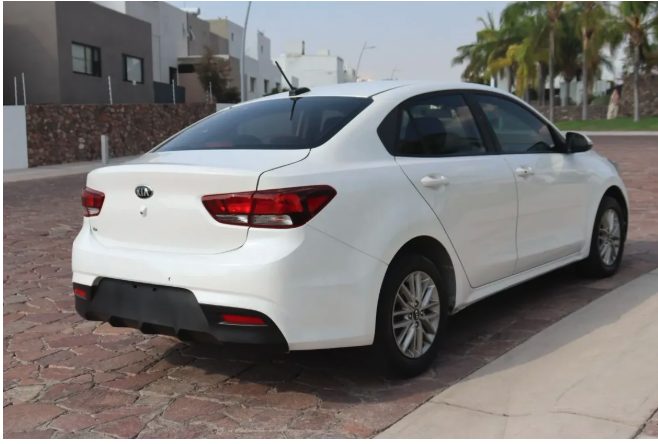 Kia Rio 1.6 EX Sedán MT foto