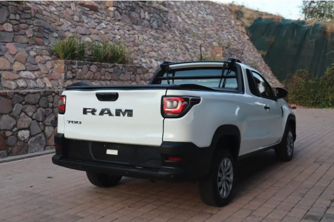 Ram 700 1.3 SLT Reg Cab FWD foto
