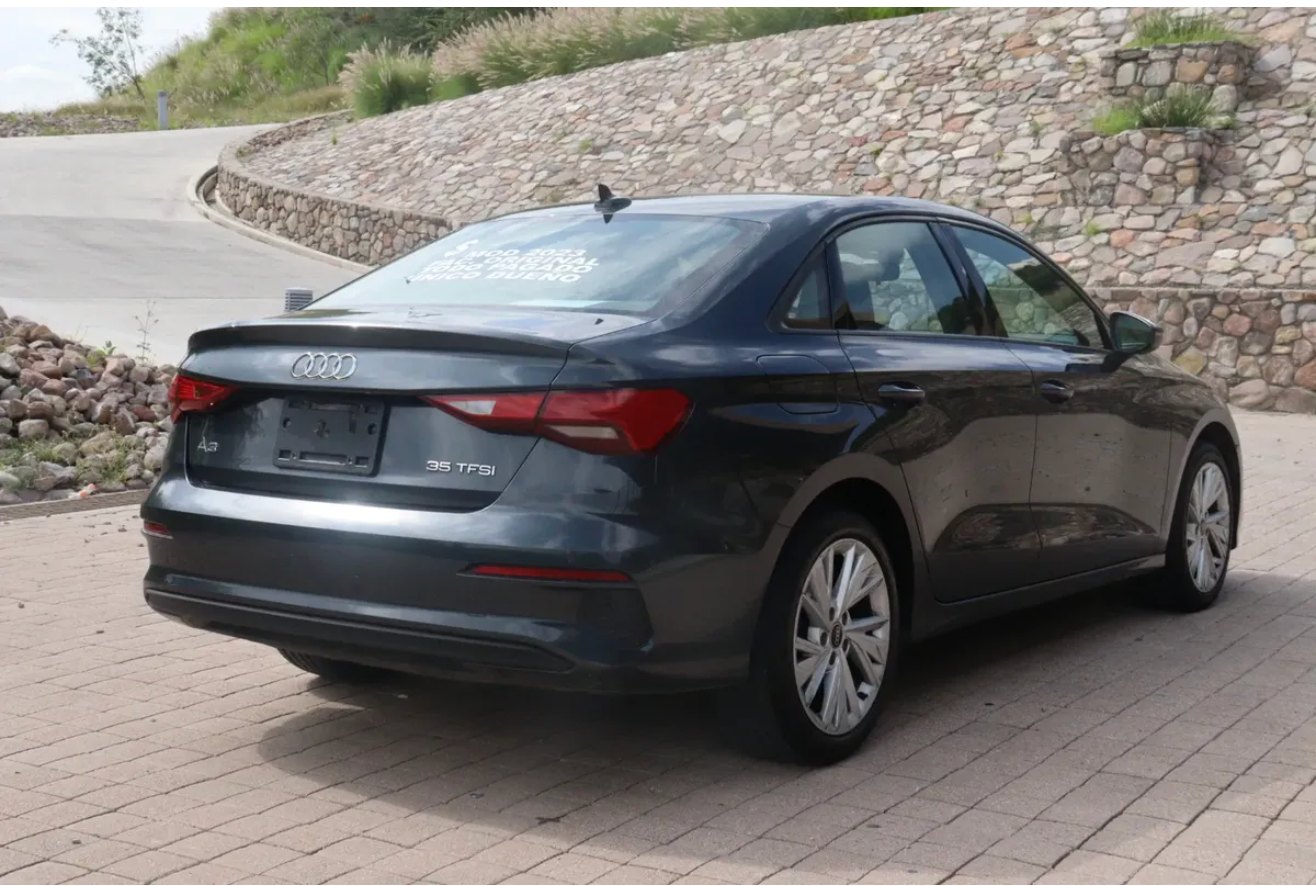 Audi A3 2023 1.4 Sedán 35 TFSI Select AT DSG foto 2