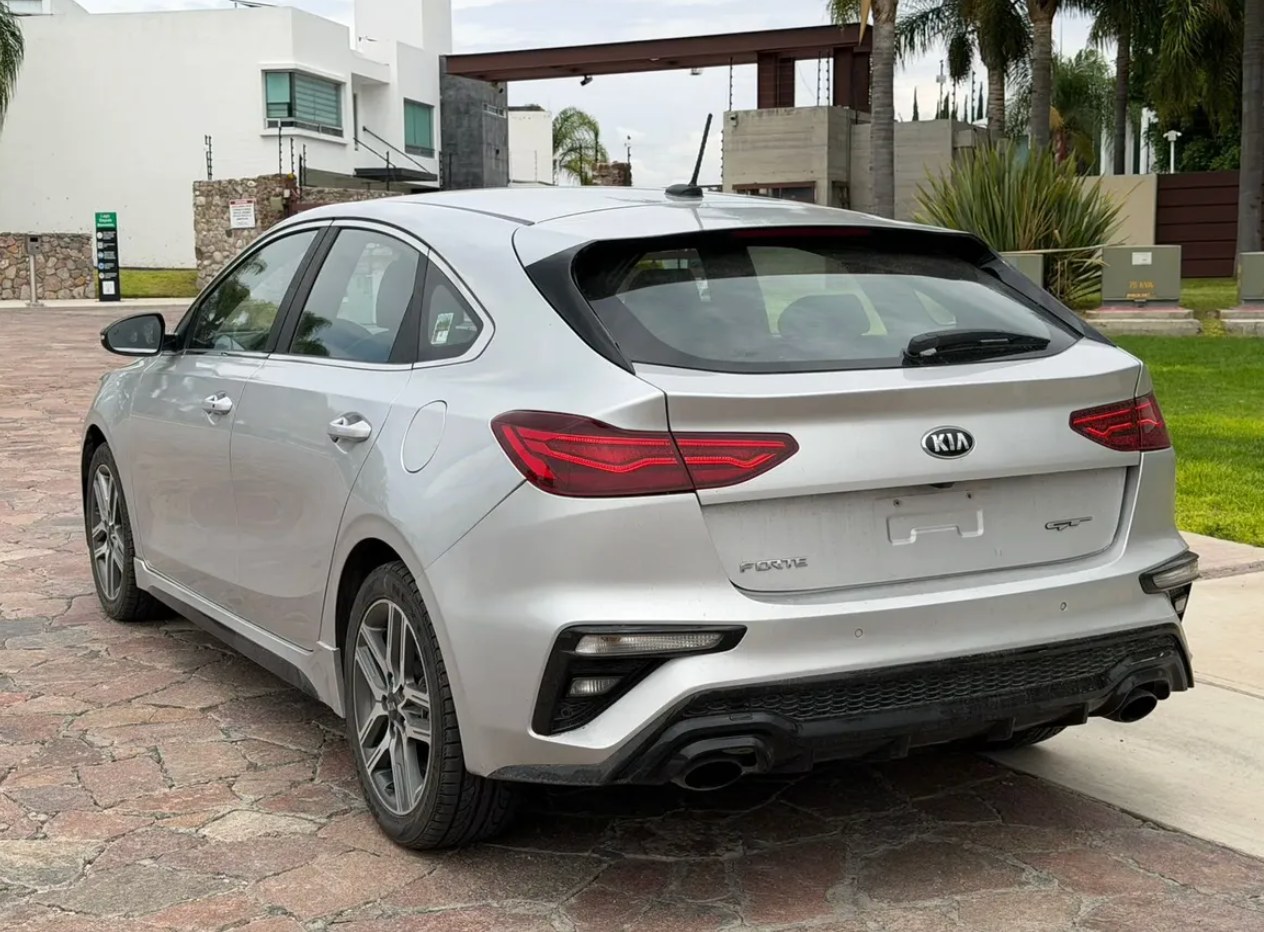 Kia Forte 1.6 HB GT AT Doble Embrague