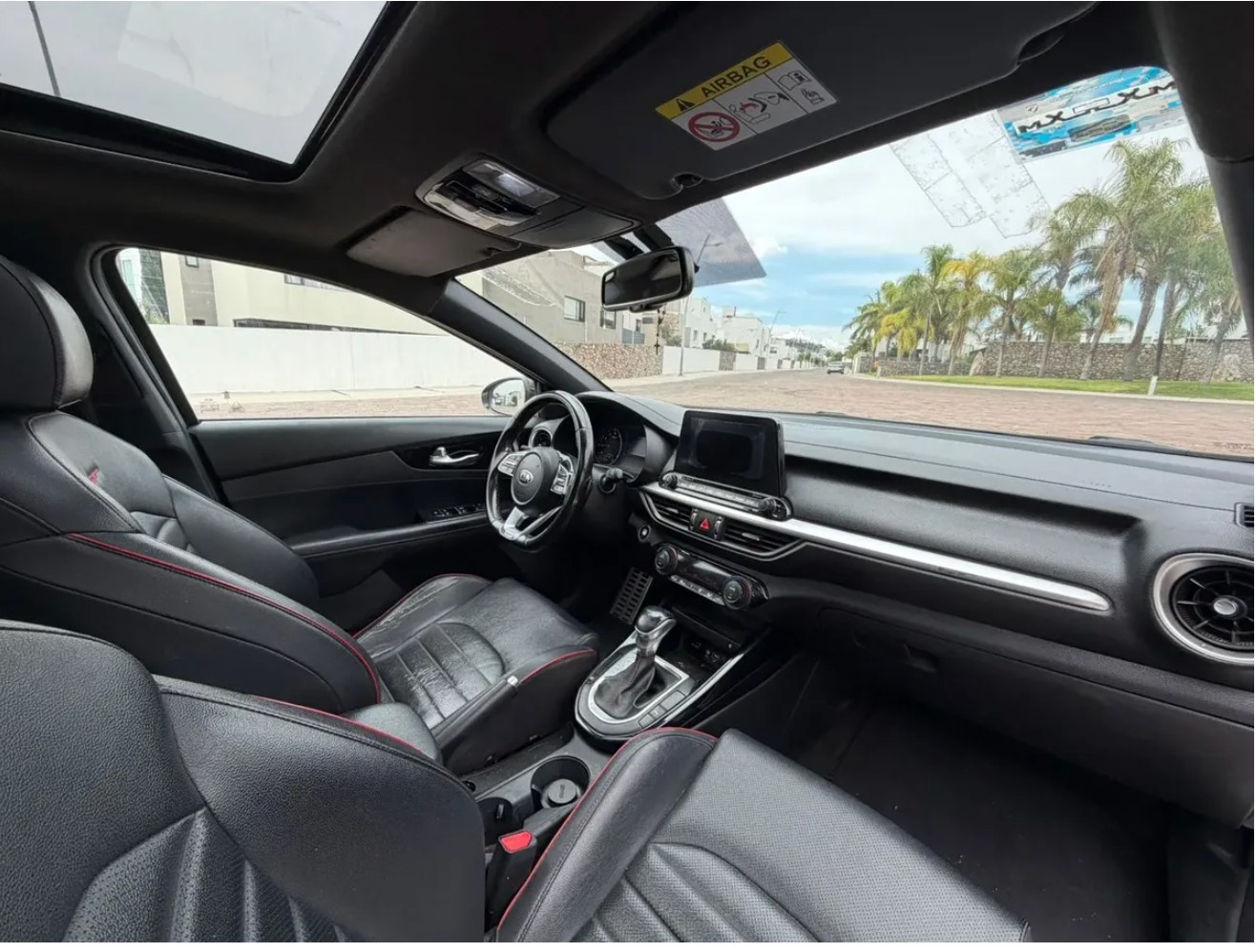 Kia Forte 1.6 HB GT AT Doble Embrague foto