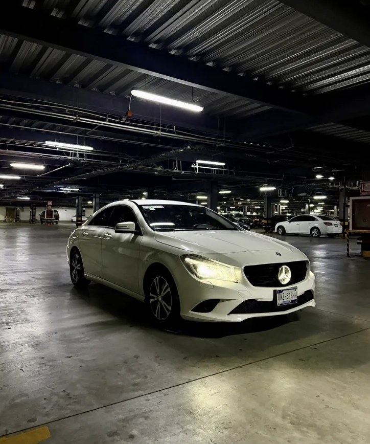 Mercedes-Benz CLA 180 CGI MT foto