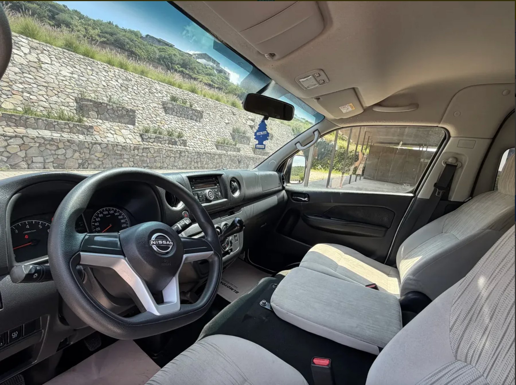 Nissan Urvan 2023 2.5 15 Pas Amplia AA MT foto 2